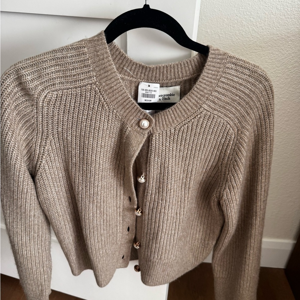 Abercrombie Women's Beige Cardigan Sweater